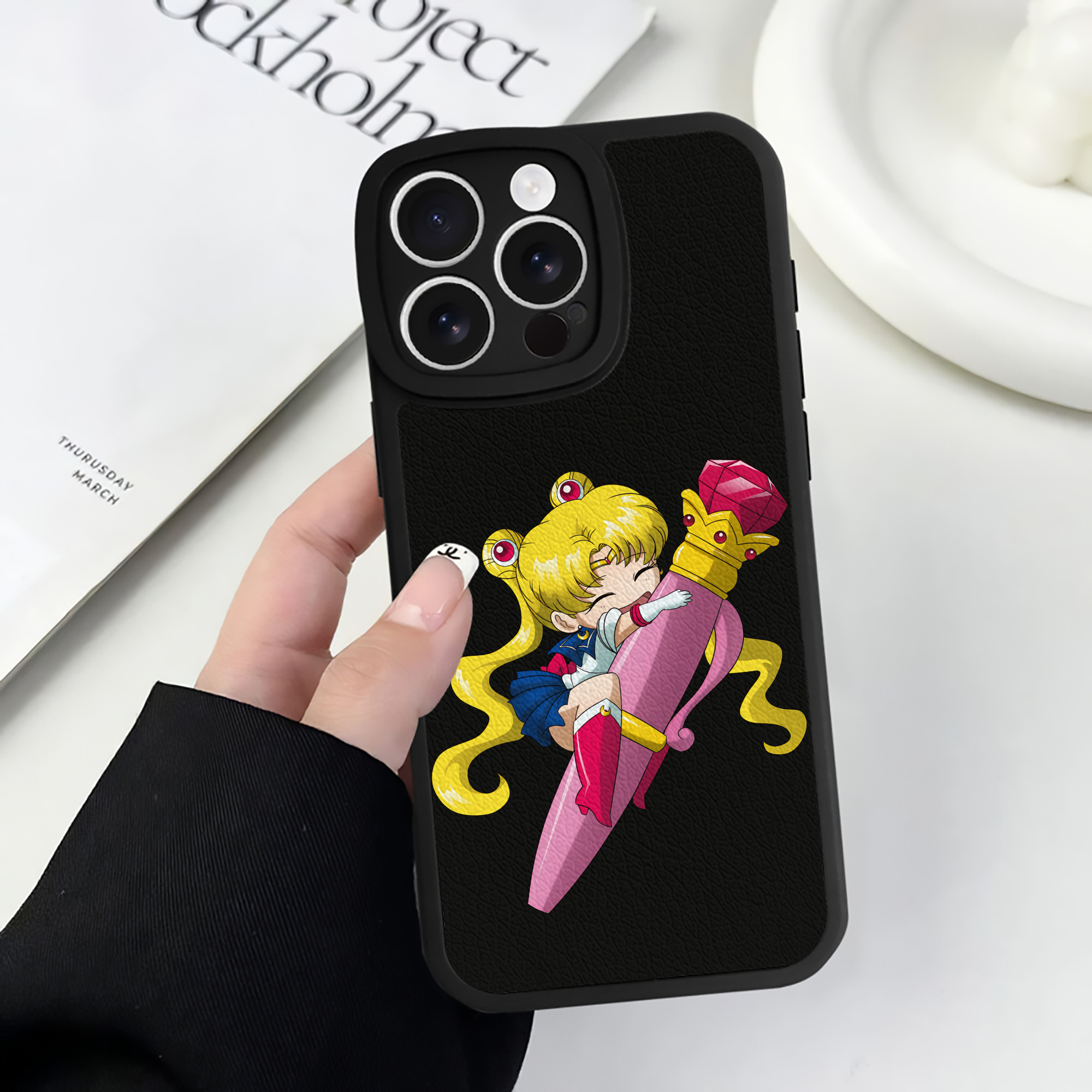 （画像用） 美少女戦士セーラームーン 月野 うさぎ つきの うさぎ Sailor Moon Tsukino Usagi 【iPhone 16シリーズ対応】シリコンスマホケース（レザー調） 材質：シリコン
